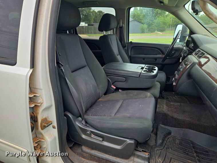 image for item EW0416 2013 Chevrolet Suburban SUV