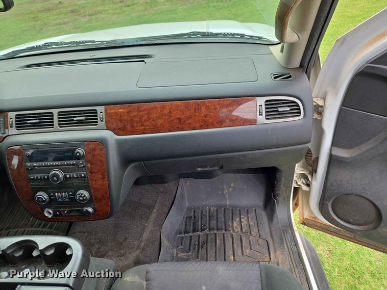 image for item EW0416 2013 Chevrolet Suburban SUV