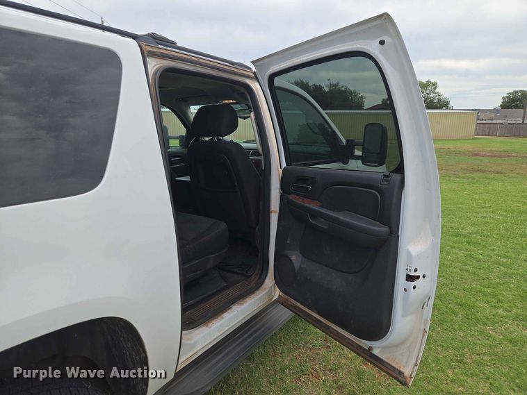 image for item EW0416 2013 Chevrolet Suburban SUV