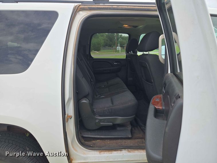 image for item EW0416 2013 Chevrolet Suburban SUV