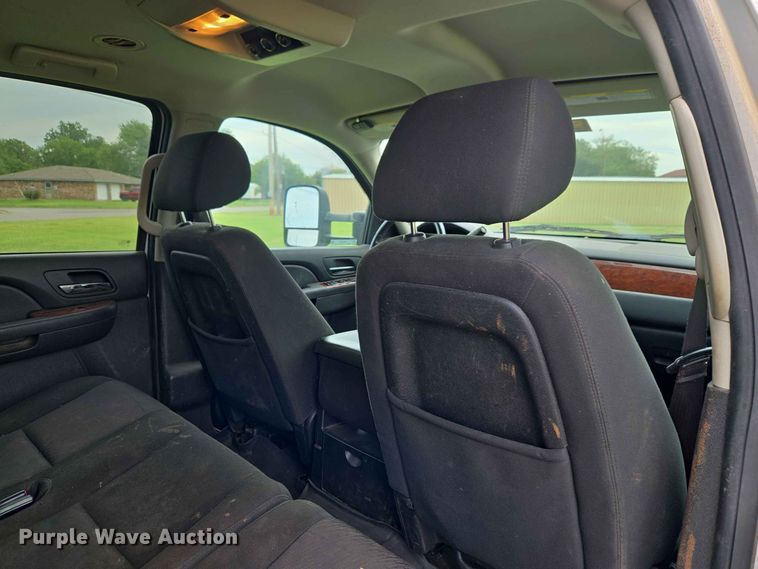image for item EW0416 2013 Chevrolet Suburban SUV