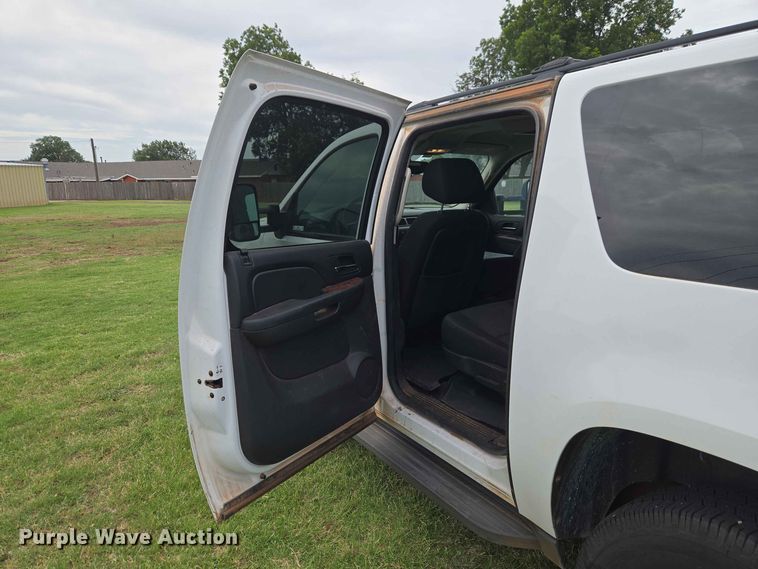 image for item EW0416 2013 Chevrolet Suburban SUV