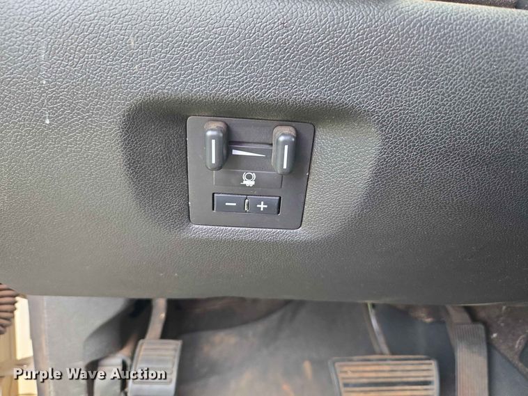 image for item EW0416 2013 Chevrolet Suburban SUV