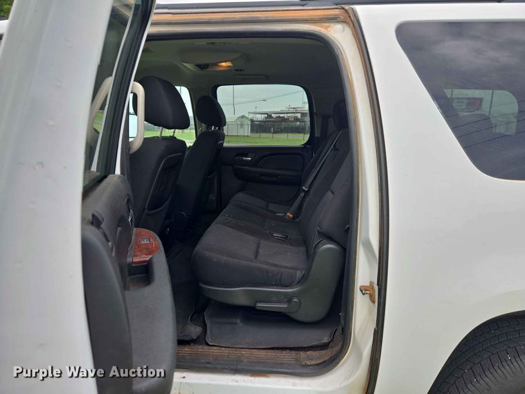 image for item EW0416 2013 Chevrolet Suburban SUV
