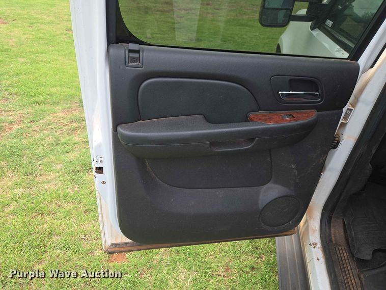 image for item EW0416 2013 Chevrolet Suburban SUV