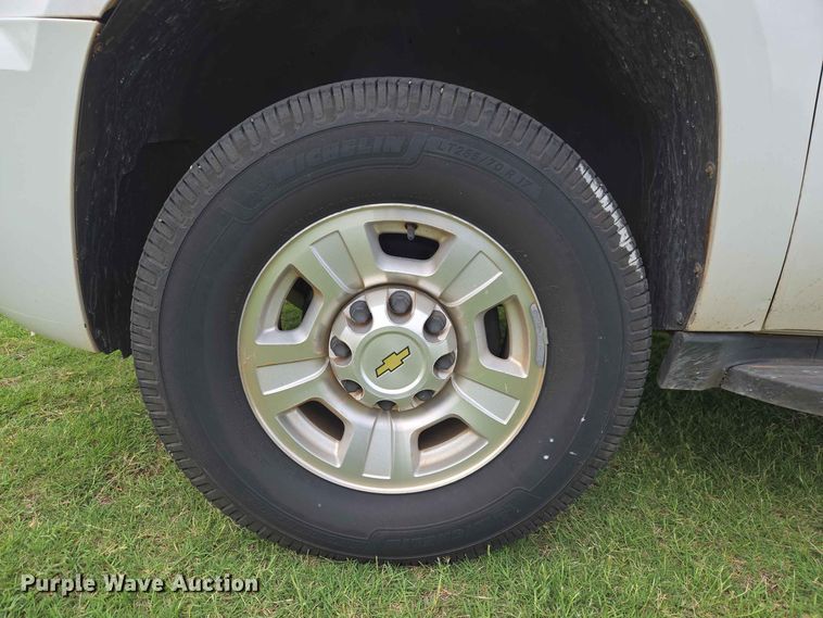 image for item EW0416 2013 Chevrolet Suburban SUV