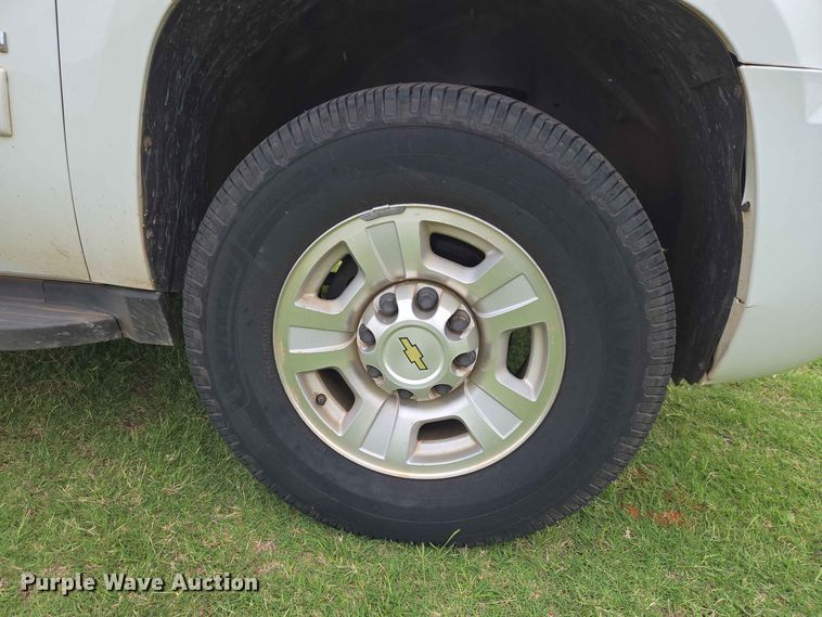 image for item EW0416 2013 Chevrolet Suburban SUV