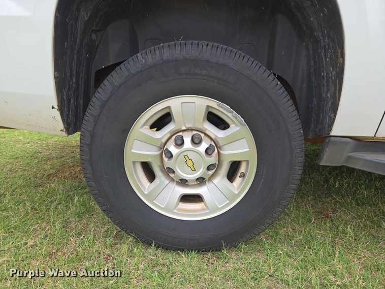image for item EW0416 2013 Chevrolet Suburban SUV