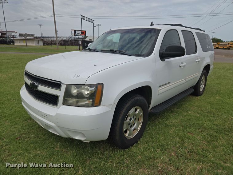 image for item EW0417 2011 Chevrolet Suburban SUV