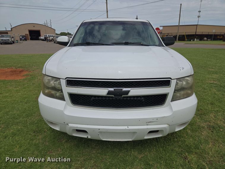 image for item EW0417 2011 Chevrolet Suburban SUV