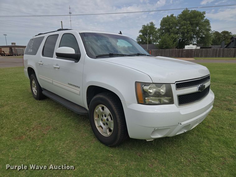 image for item EW0417 2011 Chevrolet Suburban SUV
