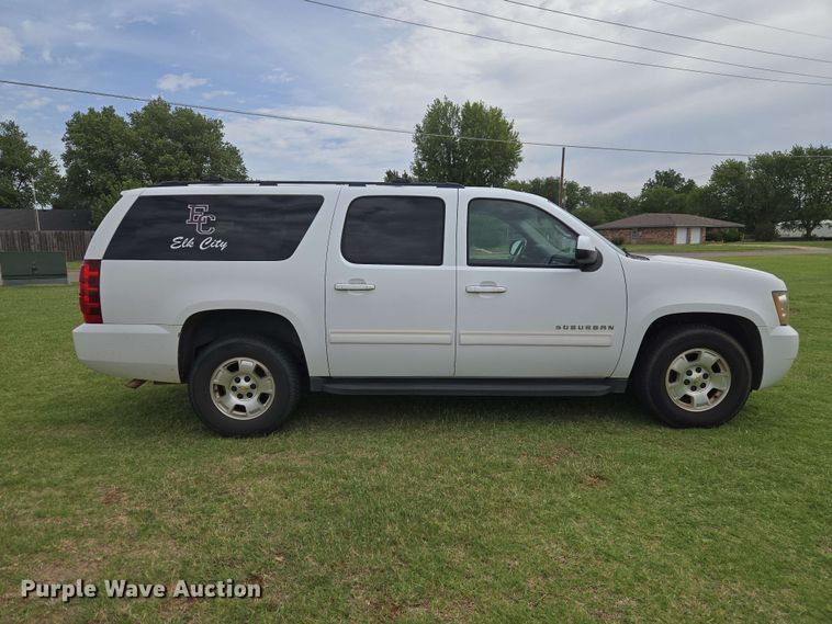 image for item EW0417 2011 Chevrolet Suburban SUV
