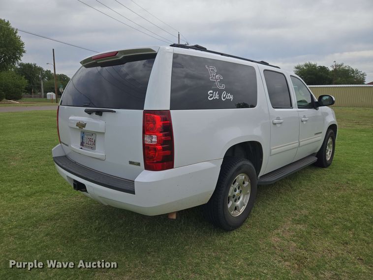 image for item EW0417 2011 Chevrolet Suburban SUV