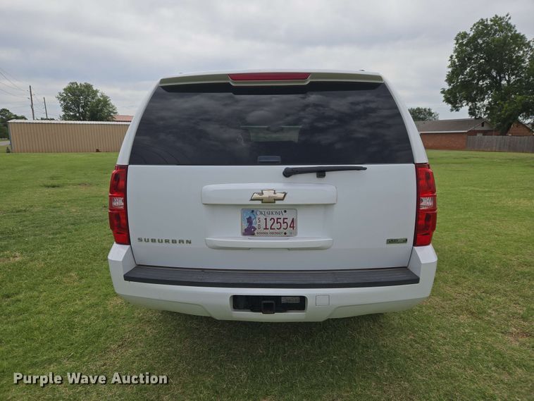 image for item EW0417 2011 Chevrolet Suburban SUV