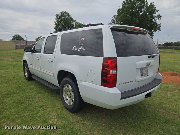 image for item EW0417 2011 Chevrolet Suburban SUV