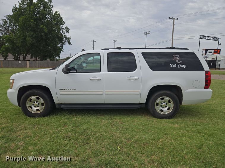 image for item EW0417 2011 Chevrolet Suburban SUV