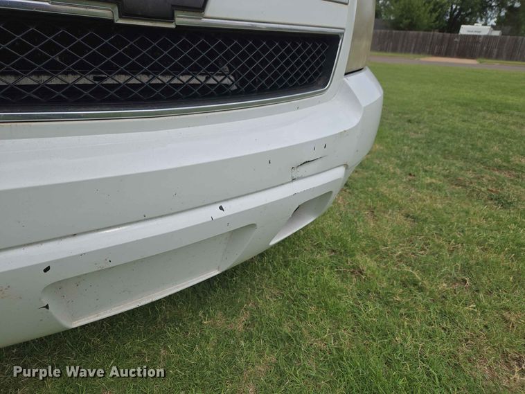 image for item EW0417 2011 Chevrolet Suburban SUV