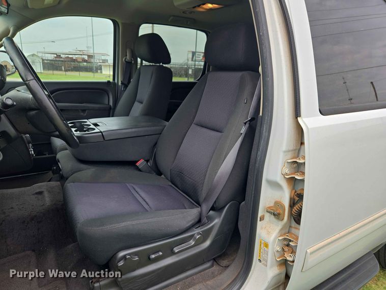 image for item EW0417 2011 Chevrolet Suburban SUV