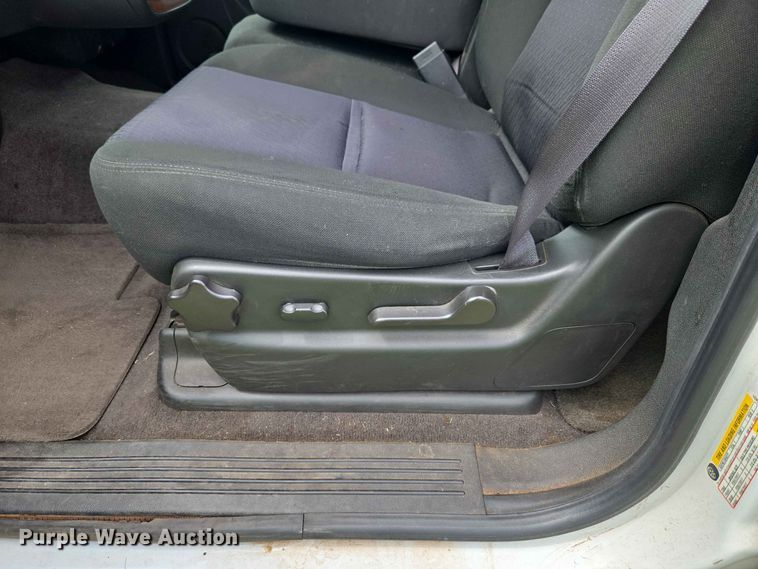 image for item EW0417 2011 Chevrolet Suburban SUV