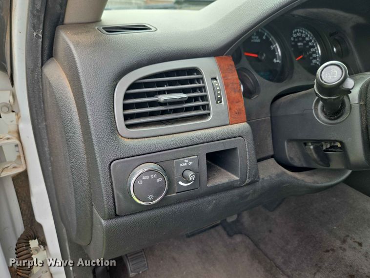 image for item EW0417 2011 Chevrolet Suburban SUV