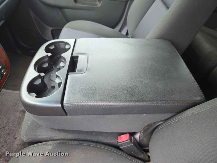 image for item EW0417 2011 Chevrolet Suburban SUV