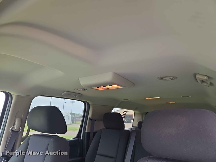 image for item EW0417 2011 Chevrolet Suburban SUV