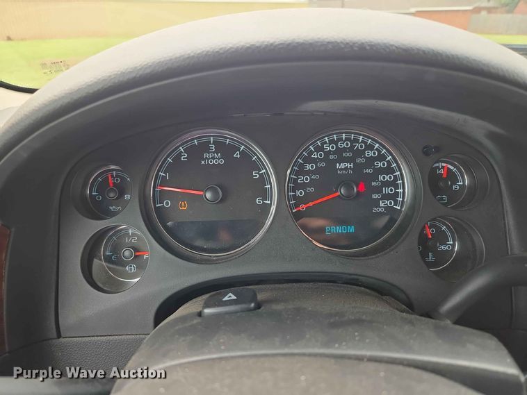 image for item EW0417 2011 Chevrolet Suburban SUV