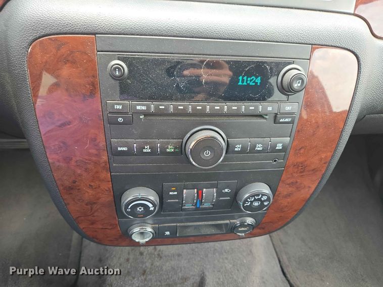 image for item EW0417 2011 Chevrolet Suburban SUV