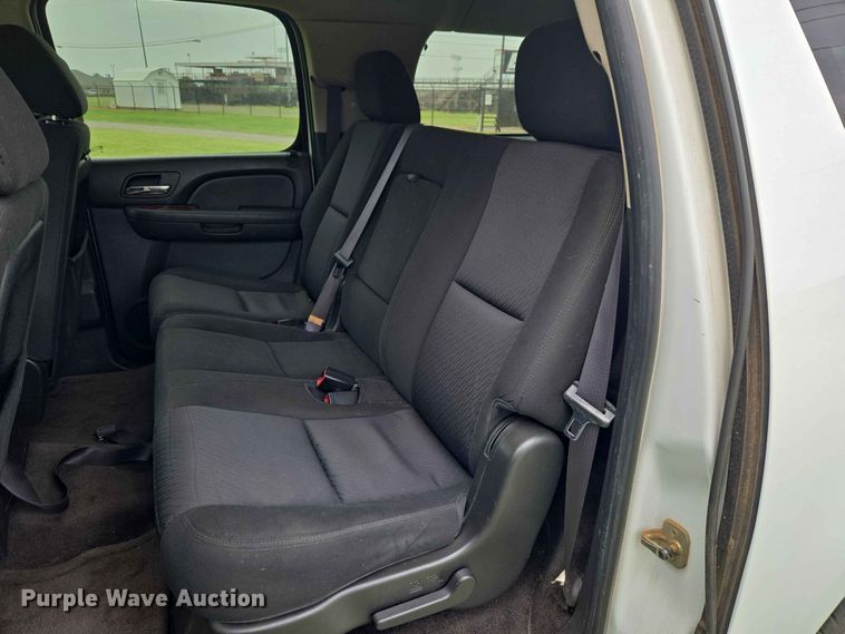 image for item EW0417 2011 Chevrolet Suburban SUV