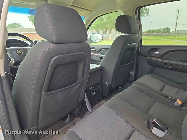 image for item EW0417 2011 Chevrolet Suburban SUV