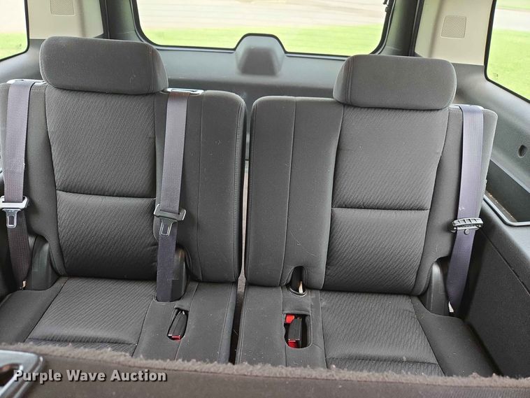 image for item EW0417 2011 Chevrolet Suburban SUV