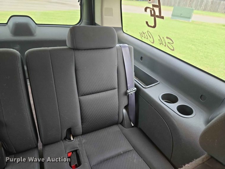 image for item EW0417 2011 Chevrolet Suburban SUV