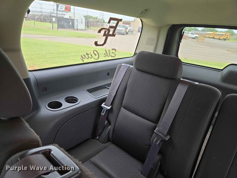 image for item EW0417 2011 Chevrolet Suburban SUV