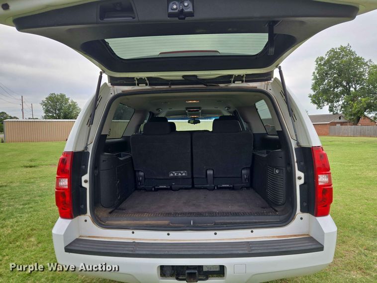 image for item EW0417 2011 Chevrolet Suburban SUV
