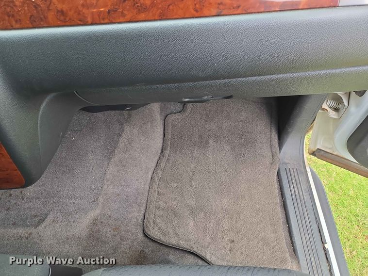 image for item EW0417 2011 Chevrolet Suburban SUV