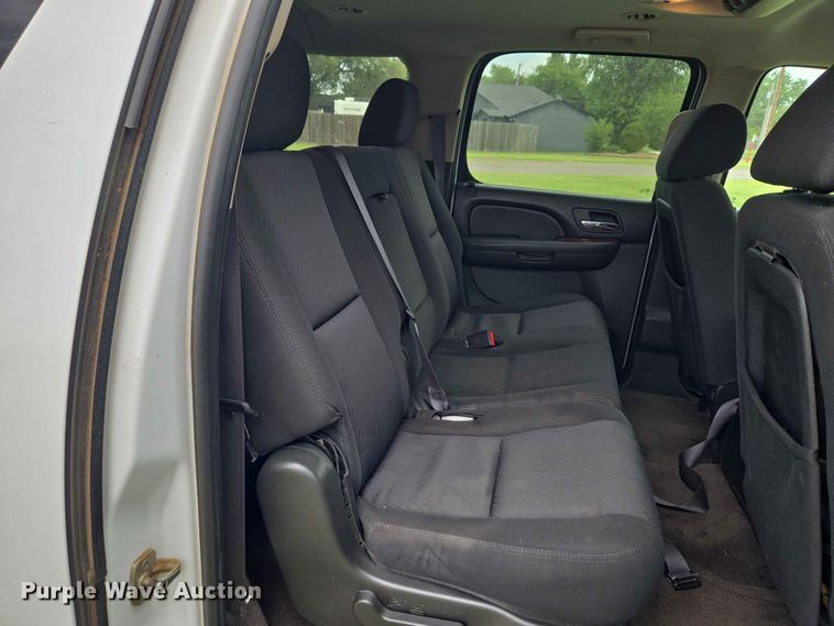 image for item EW0417 2011 Chevrolet Suburban SUV