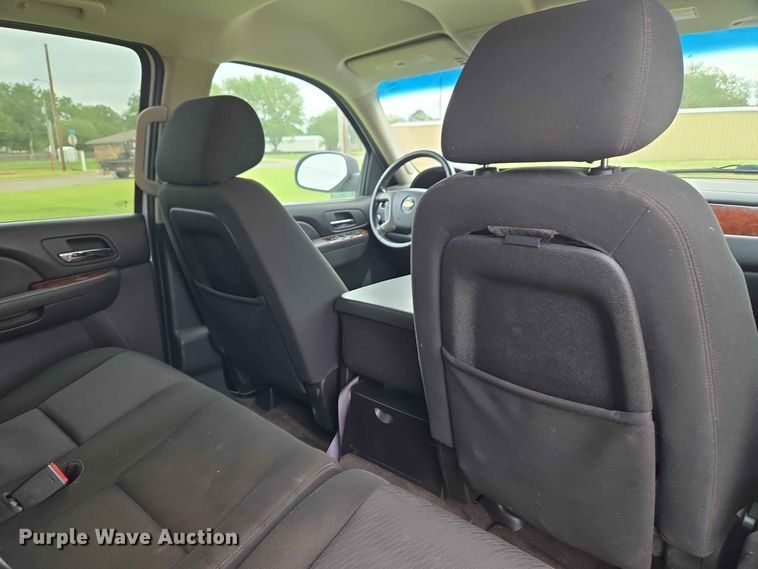 image for item EW0417 2011 Chevrolet Suburban SUV