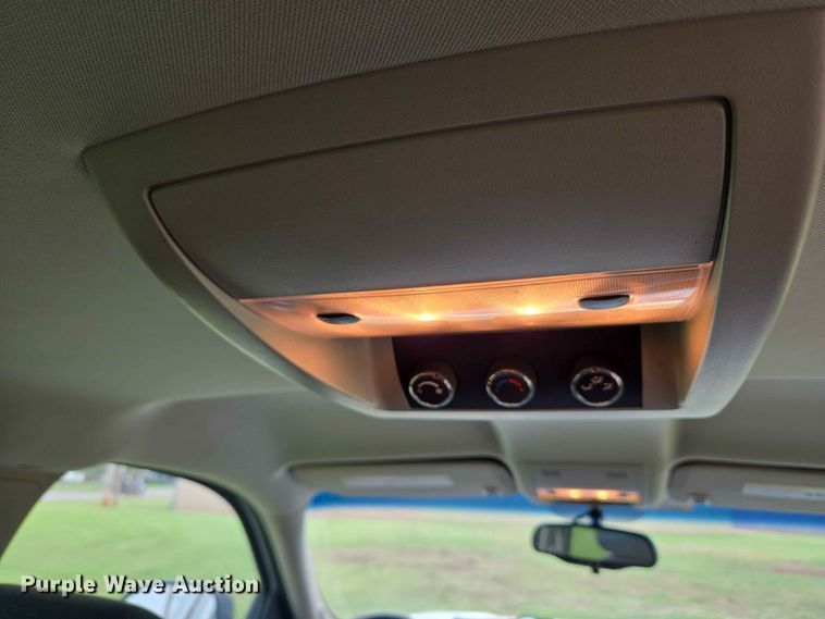 image for item EW0417 2011 Chevrolet Suburban SUV
