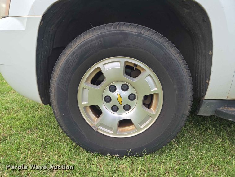 image for item EW0417 2011 Chevrolet Suburban SUV