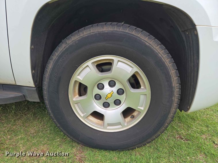 image for item EW0417 2011 Chevrolet Suburban SUV