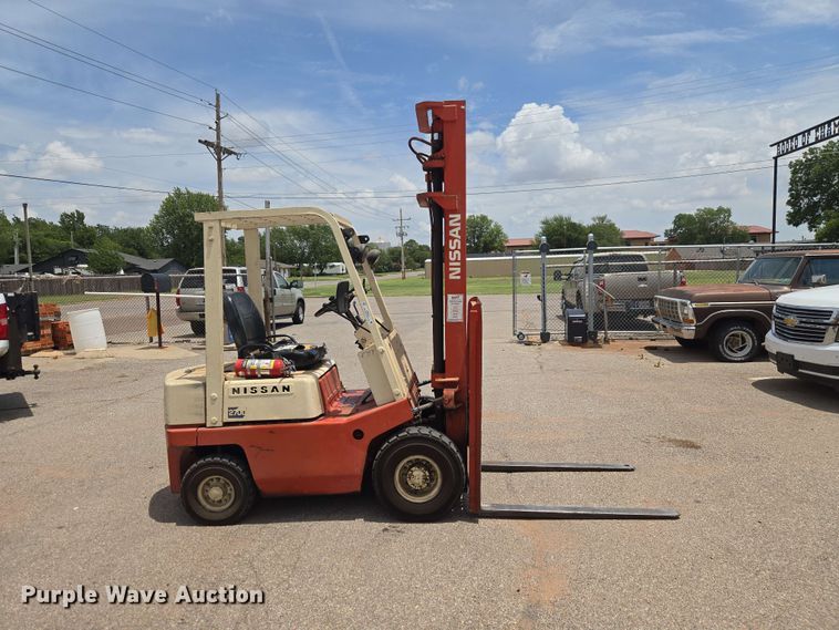 image for item EW0421 Nissan 2700 