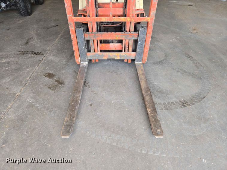 image for item EW0421 Nissan 2700 