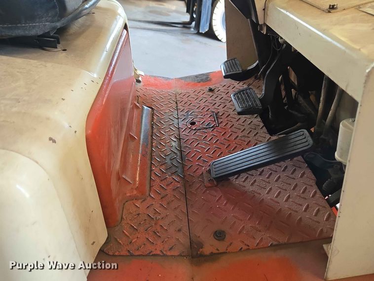 image for item EW0421 Nissan 2700 
