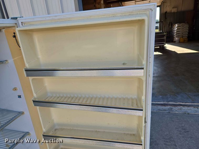 image for item EW0447 Fisher 307 Low temperature incubator
