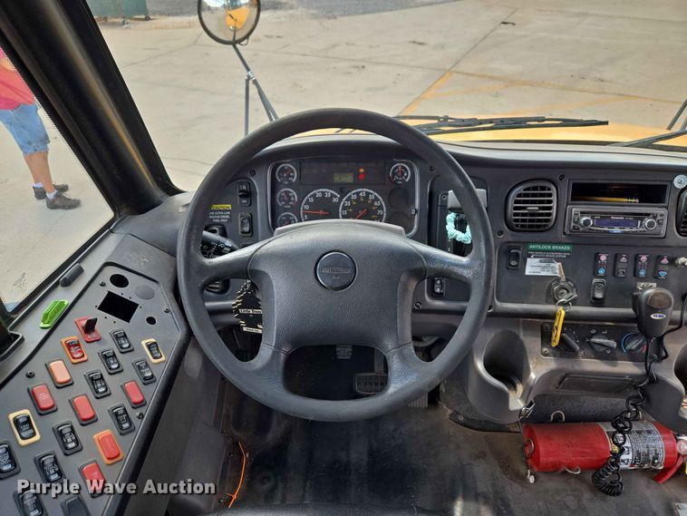image for item EW0454 2009 Freightliner B2 school bus