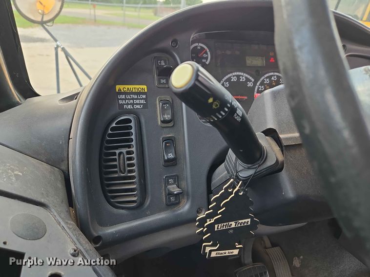 image for item EW0454 2009 Freightliner B2 school bus