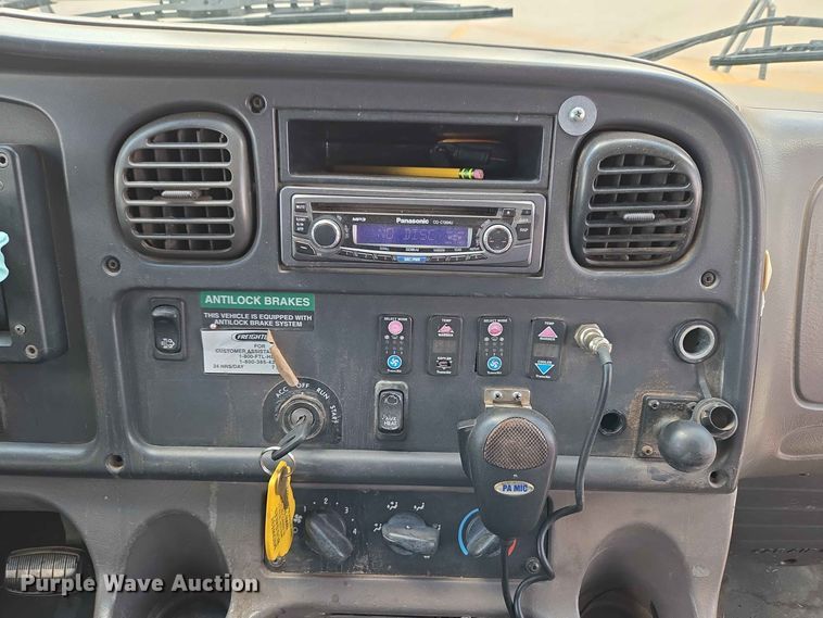 image for item EW0454 2009 Freightliner B2 school bus