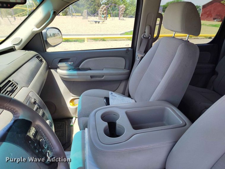 image for item EW1042 2007 Chevrolet Suburban 1500 SUV