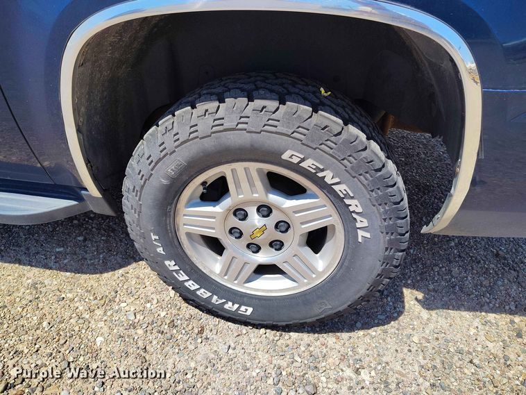 image for item EW1042 2007 Chevrolet Suburban 1500 SUV