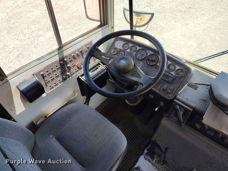 image for item EW1043 2001 Blue Bird All American school bus